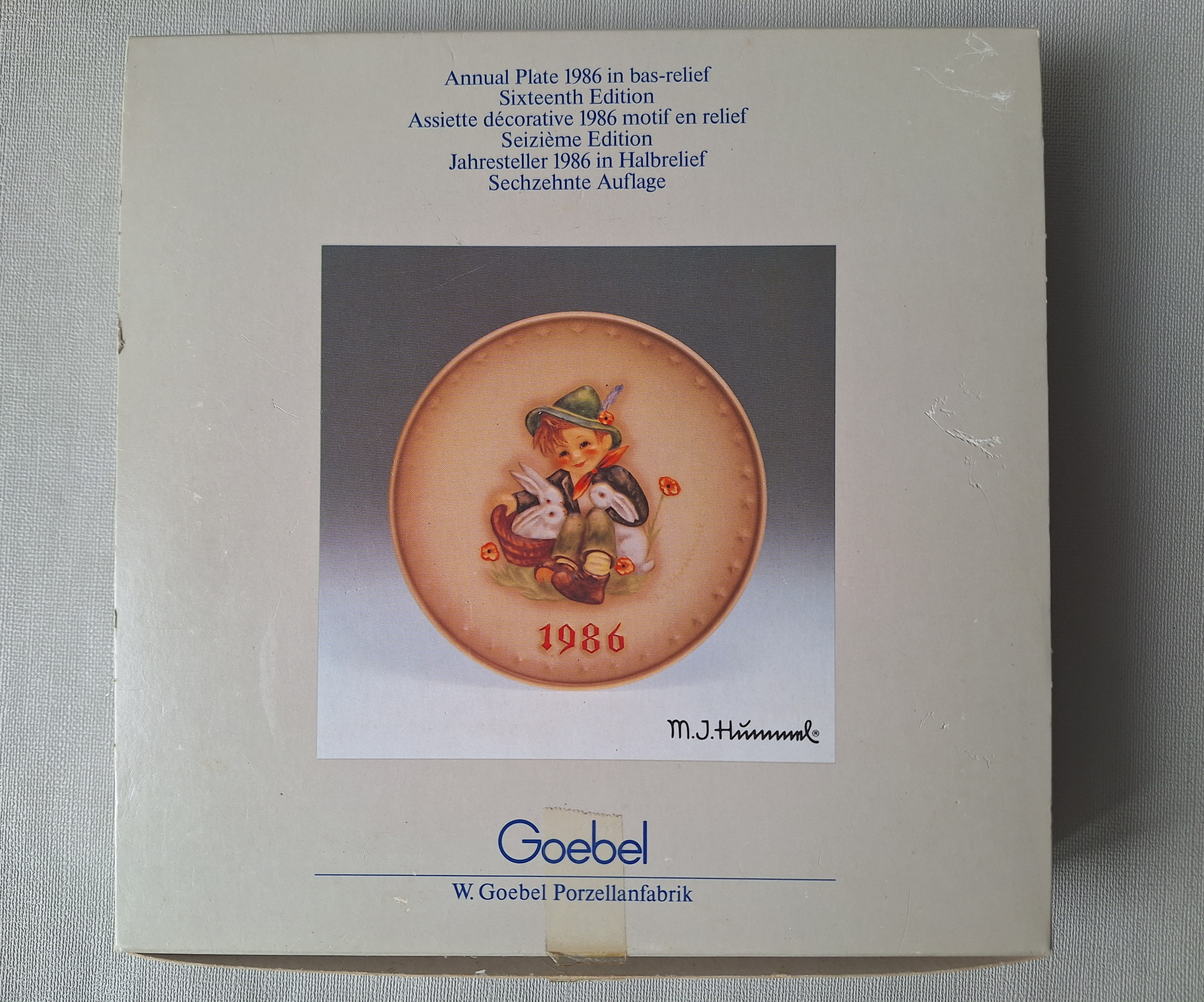 GH - Reliëfbord - Jaarbord 1986 met doos