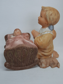 Goebel 66 972 Muziekdoosje "meisje bij poppenbedje"