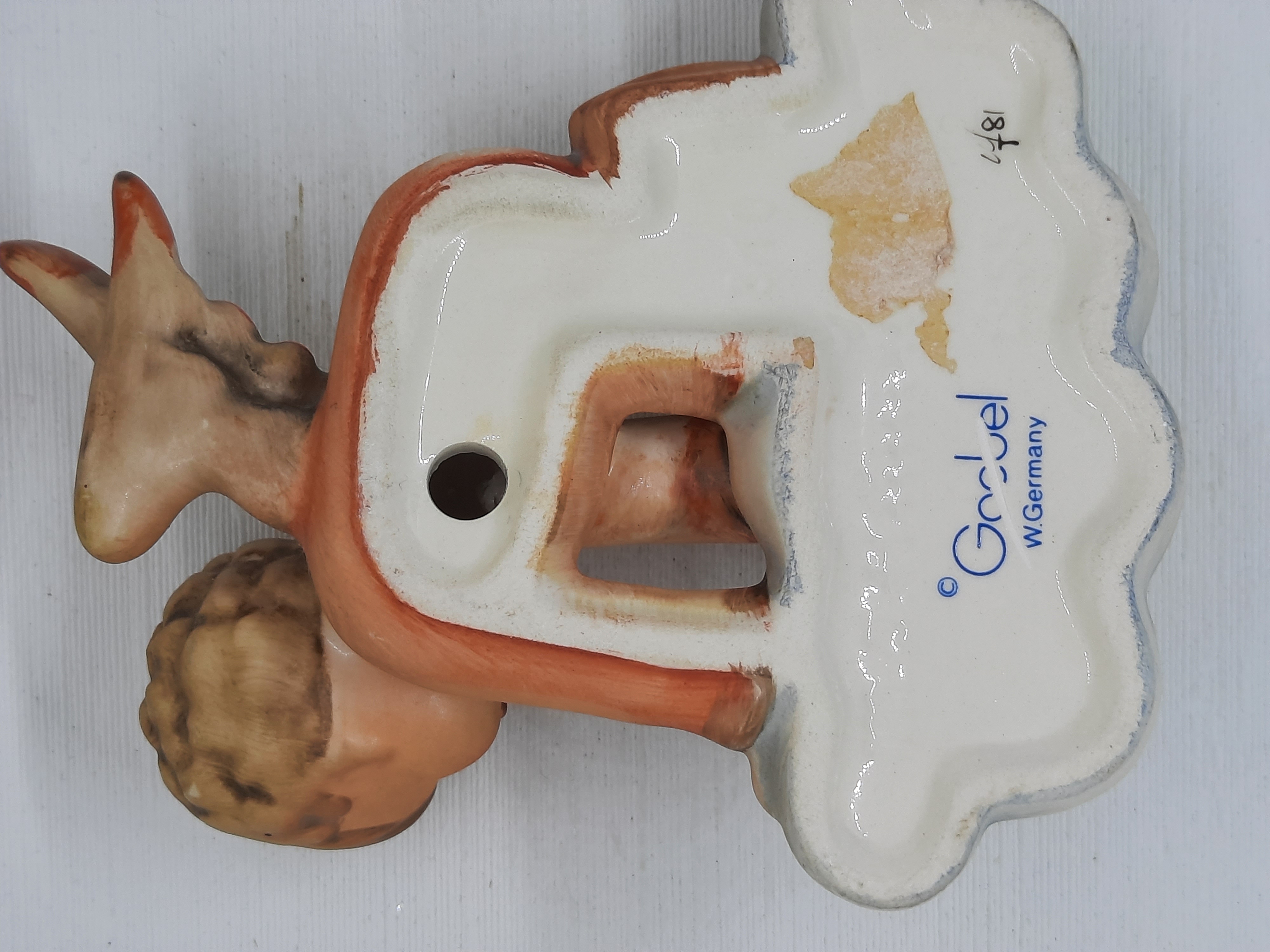 GE - 310 - Merry Christmas Angel on cloud with Lantern