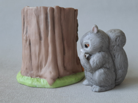 FP - Franklin Porcelain Woodland Surprise  Eekhoorn/Squirrel
