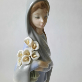 Lladro - Meisje met Aronskelken  (imperfect) (#4560)