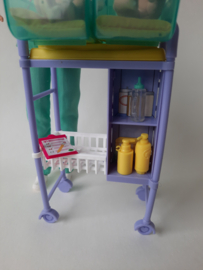 Barbie - 2019 - Career - Kinderarts met verzorgingskar (GKH23)