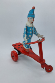 Blikken clown op driewieler