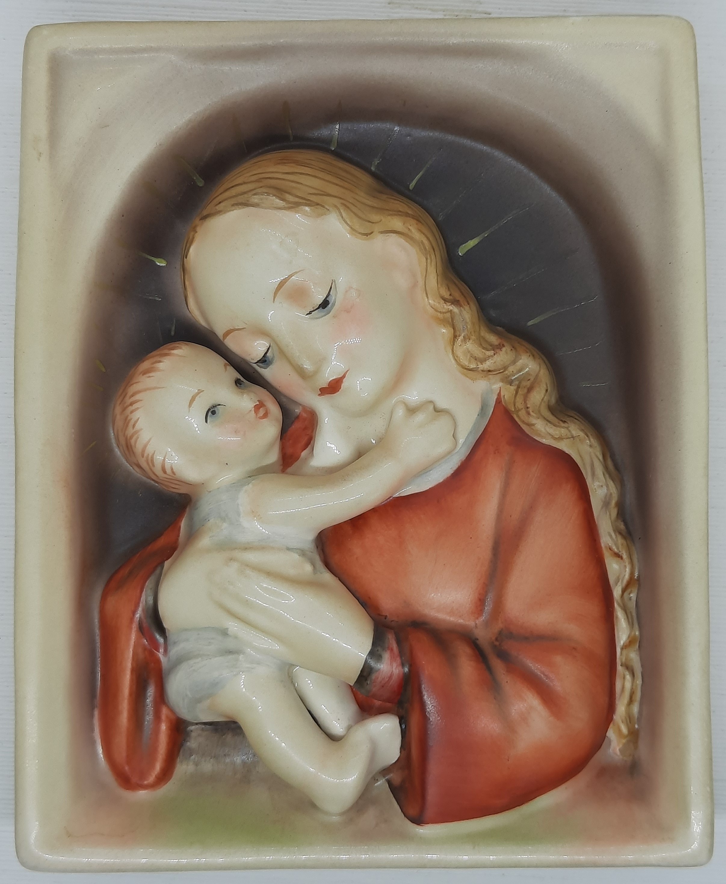 GR - 48/0 - Madonna met kind (wall plaque)