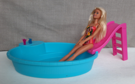 Barbie - 2015 - Barbie met zwembad