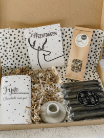 Brievenbus kerstpakket - pakket XXL met o.a thee, chocolade & kaarsen
