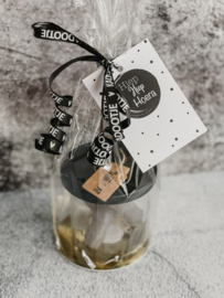Cadeau - Glazenpot met kaarsen en een kandelaar op de deksel
