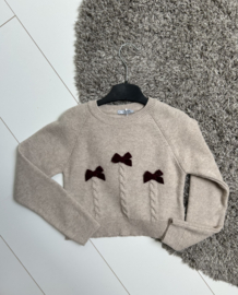 Beige trui met rode strikjes