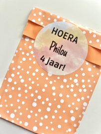 Een tie dye HOERA + naam en leeftijd| 10 stuks