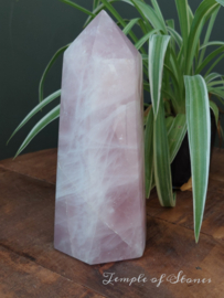 Rozenkwarts obelisk