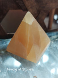 Calciet piramide oranje