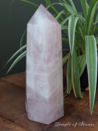 Rozenkwarts obelisk