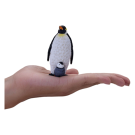 Empirepenguin with chick  Mojo  381082