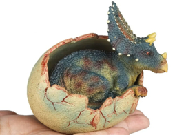 Ceratops uit het ei komend