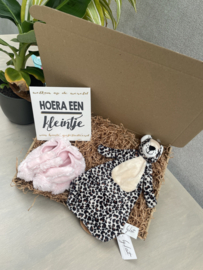 Happy Horse x By Lout cadeau set roze Slofjes + Knuffeldoekje