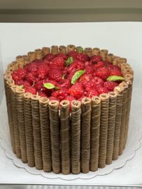 CHOCOLATE CAKE WITH RED FRUITS