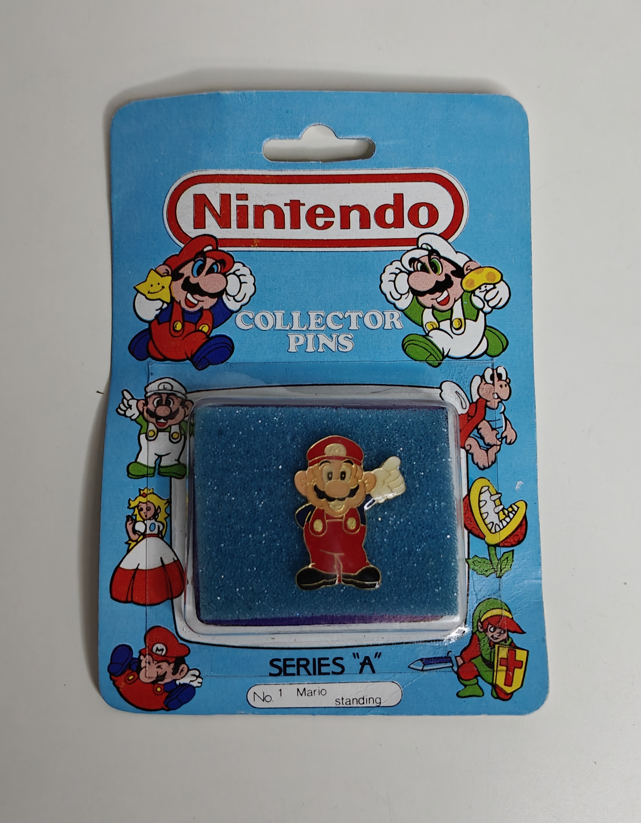 Nintendo Collector Pins Series "A" (new) #01 Mario Standing