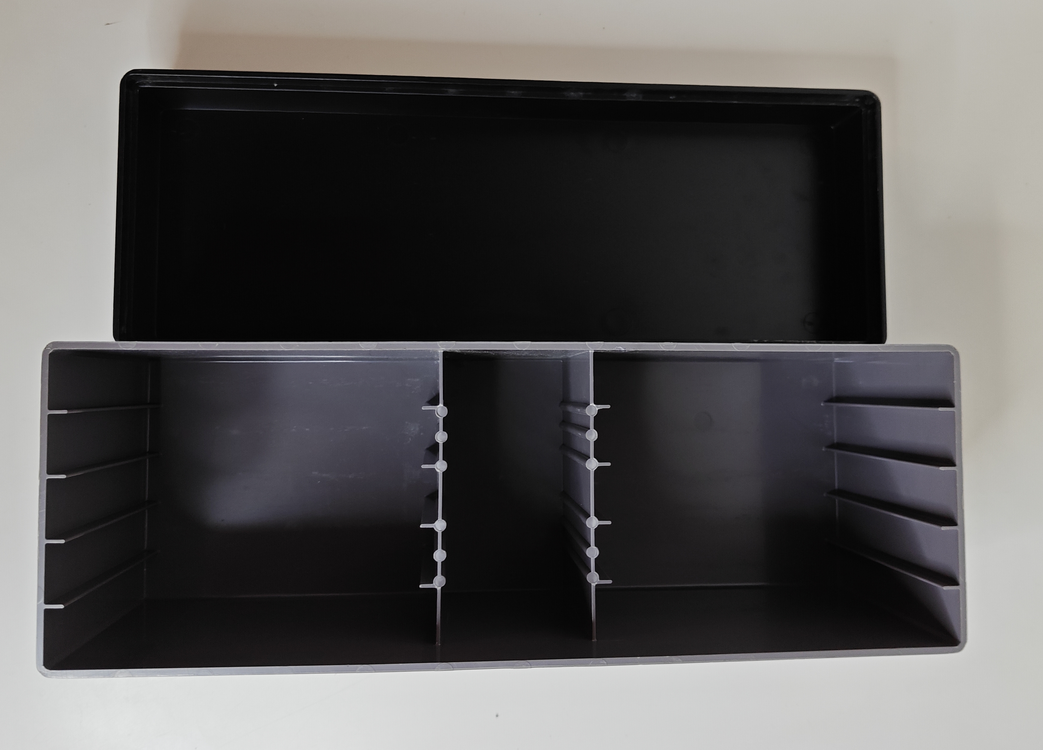 Nintendo NES 10 Cartridge Game Storage Case With Lid (2) loose