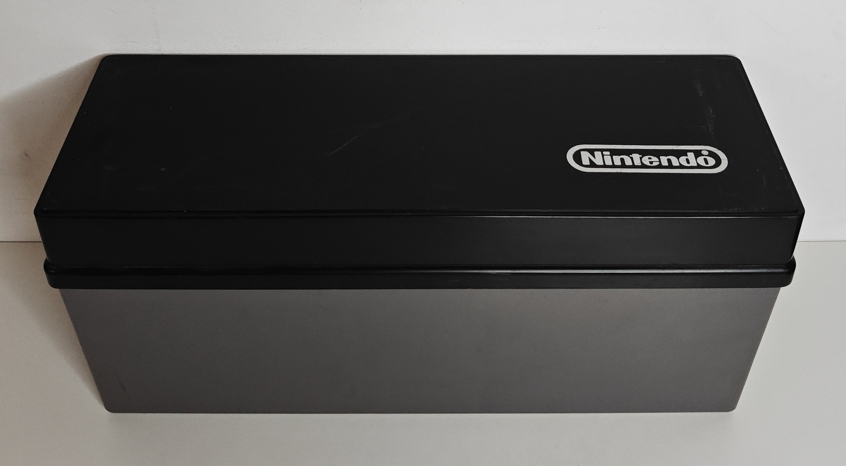 Nintendo NES 10 Cartridge Game Storage Case With Lid (2) loose