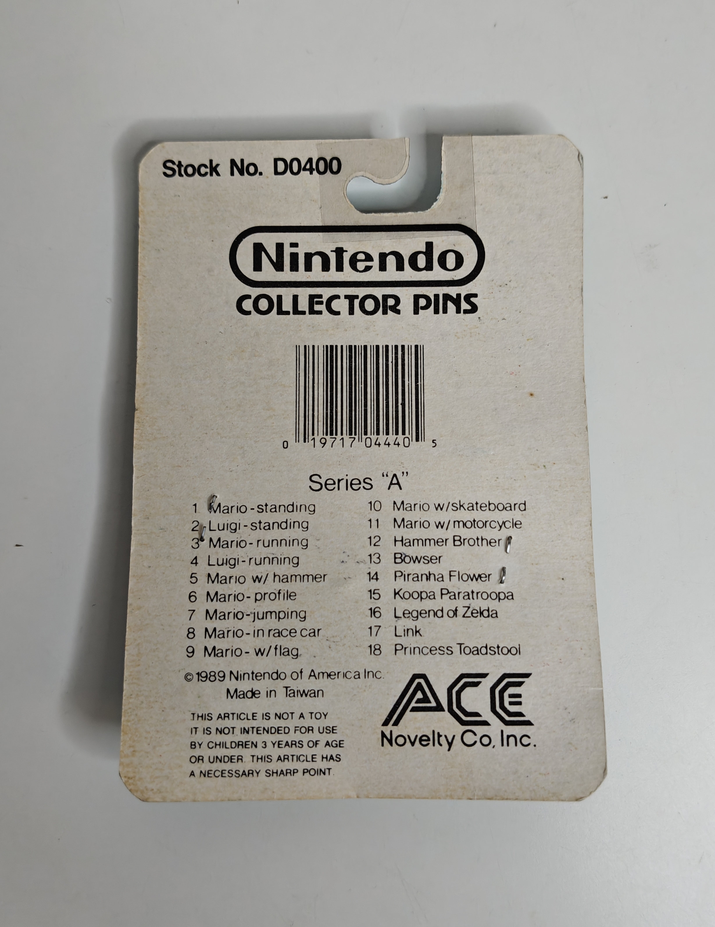 Nintendo Collector Pins Series "A" (new) #18 Princess Toadstool