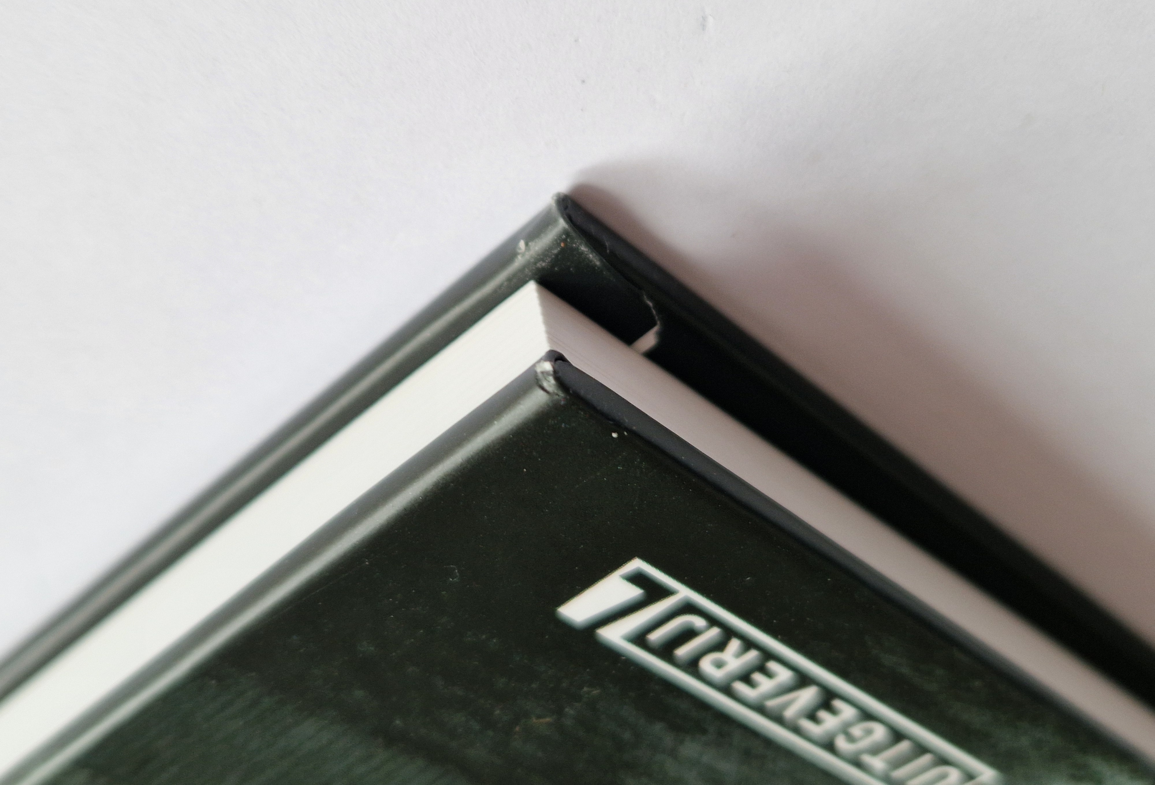 Serum - hardcover (one shot) - 2019