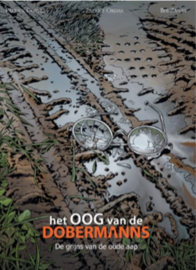 Het Oog van de dobermanns - deel  3 - De grijns van de oude aap - sc  - SAGA - 2017