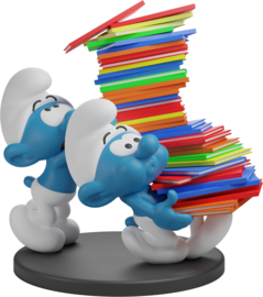 2 Smurfen met  stapel albums  - Collectoys  - 2022