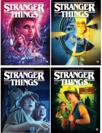 Stranger Things (Netflix) - Collectorspack-2  - Door het vuur / Science Camp - NL -  softcovers (4x) - 2024