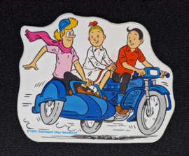 Suske en Wiske sticker - Tante Sidonia en Suske en Wiske zitten op de motor - Introduct - 1990