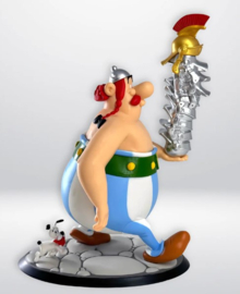Obélix  - Plastoy - Obelix met stapel helmen - 2024 - Nieuw!