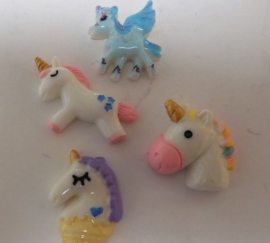 Unicorn-05  2 x 3 cm   set van 4