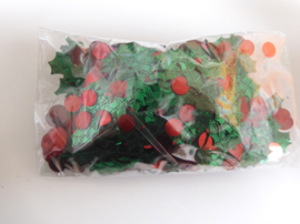 zakje vol met groen rode kerstbladeren