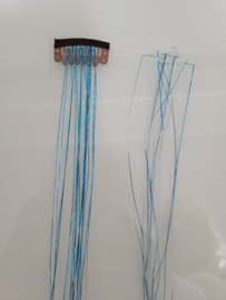Hair Tinsel licht blauw  met clip  1 stuk