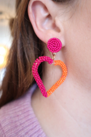 Hangers met roze en oranje kralen