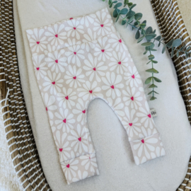 Newborn Broekje - Hartjes Licht Beige