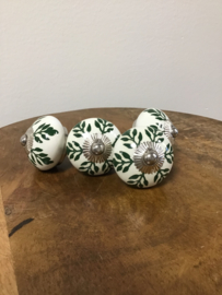 Knop Porselein wit groen blad - 40mm
