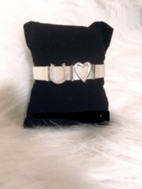 Armband met riemsluiting en bedel