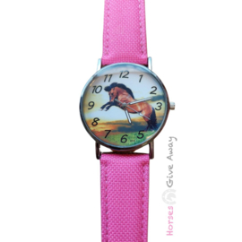 Horloge roze met bruin paard