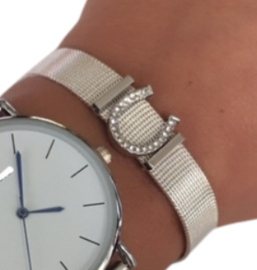Armband met riemsluiting en bedel