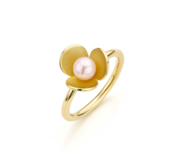 Sugar sweet flower ring with pearl.