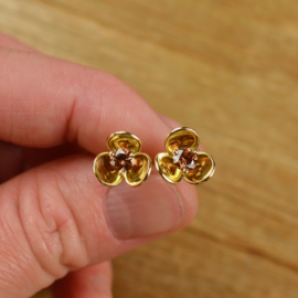 Day dream ear studs.