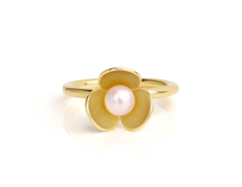 "Honing zoet." Gouden ring met bloem en met parel.