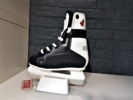Maple Leaf maat 28