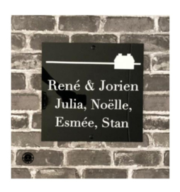 Streep met tekst naar wens (lettertype en afbeelding naar keuze)