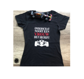 Tekst en afbeelding naar wens (Shirt en lettertype naar keuze)