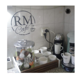 RM Café met 2 gewenste letters en afbeelding naar keuze