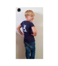 Tekst naar wens (Kids shirt en lettertype naar keuze)