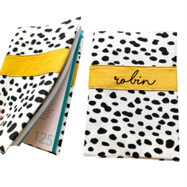 Consultatiebureau boek hoesje |  Witte bloemetjes
