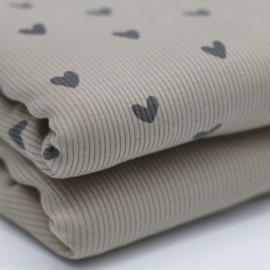 broekje / legging + mutsje |  Ribtricot hartjes donker beige