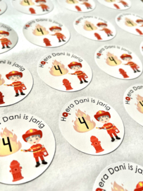 Traktatie stickers | Brandweer jongen/meisje